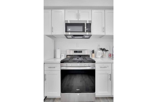 Ontario Apartment | The Lovely Studio - BRAND NEW !