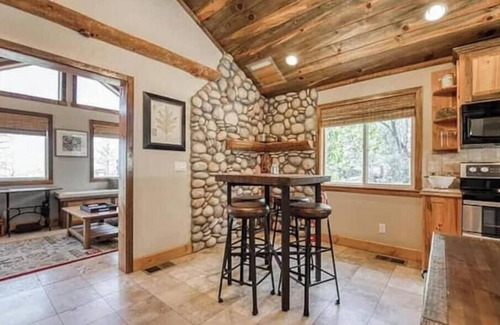 Shaver Lake Cabin | The Lovers' Lookout La Casita