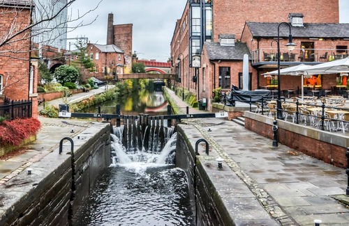 Trafford Apartment | The Lower Gathering - Sleeps Up To 13