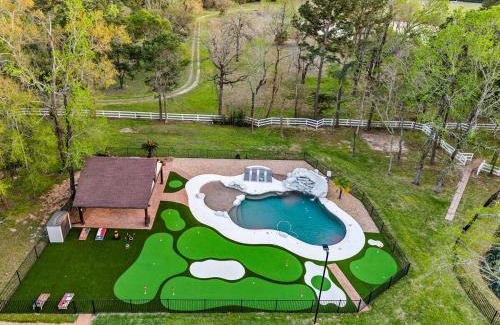 Magnolia House | The LUX at West Event & Stay, Pool, Golf & Pickle