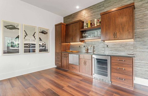 Mayhew House | The Luxe Barn Summary