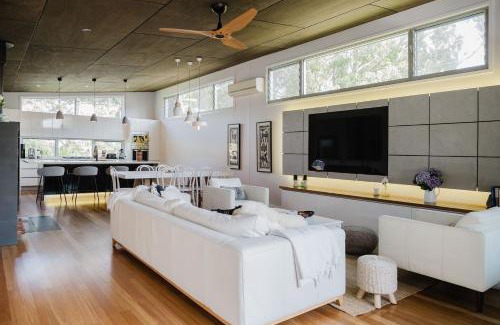 Narrawallee House | The Magic Beach House