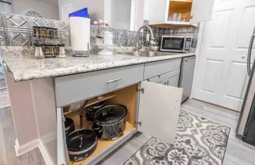 Gracewood House | "The Magnolia" 2 QN BD/2BA/2Workstations/Fast WiFi