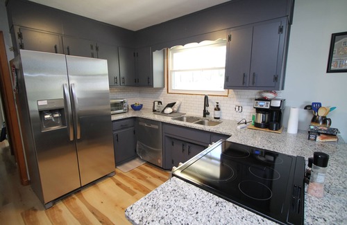 State College House | The Maine House in State College - 2 miles to PSU via walking path or car!