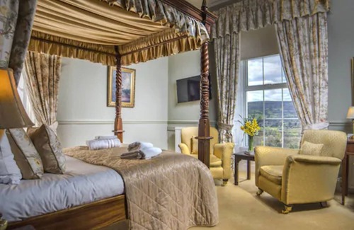 Crickhowell Hotel | The Manor Hotel