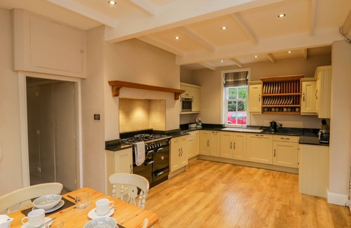 Scarborough House | THE MANOR HOUSE, pet friendly, with hot tub in Scarborough