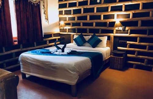 Baheri Hotel | The Manu Emerald #farmhouse #top selling cottage in manali #peaceful heritage cozy stay #lawn with bonfire #most awarded