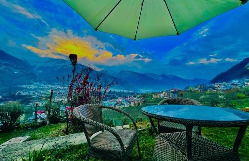 Baheri Hotel | The Manu Emerald #farmhouse #top selling cottage in manali #peaceful heritage cozy stay #lawn with bonfire #most awarded