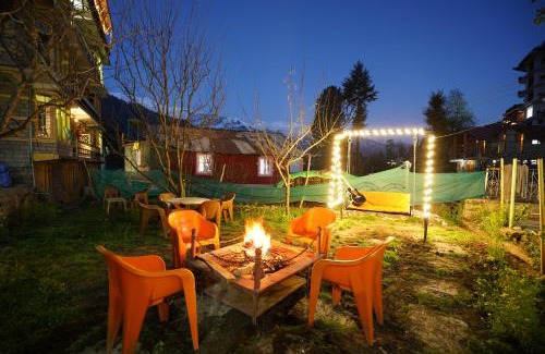Baheri Hotel | The Manu Emerald #farmhouse #top selling cottage in manali #peaceful heritage cozy stay #lawn with bonfire #most awarded