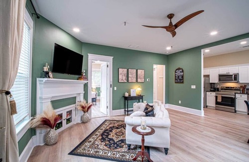 Marietta Apartment | The Marietta Square Manor