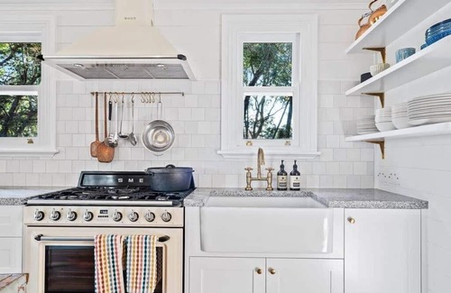 Callala Bay House | 'The Mariner' Waterfront Beach House with Hot Tub