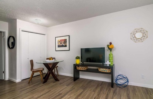 Greater South River City House | The Mariposa