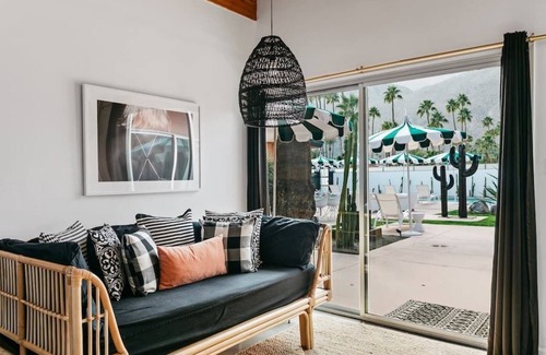 Warm Sands House | The Marley Hotel Room 1 by AvantStay | Classic Palm Springs Suite w Pool&Hot Tub