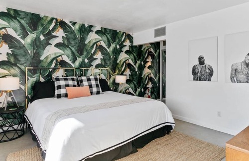 Warm Sands House | The Marley Hotel Room 4 by AvantStay | Classic Palm Springs Suite w Pool&Hot Tub