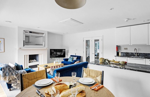 Dartmouth Apartment | The Masts - Luxury Dart Marina Apartment