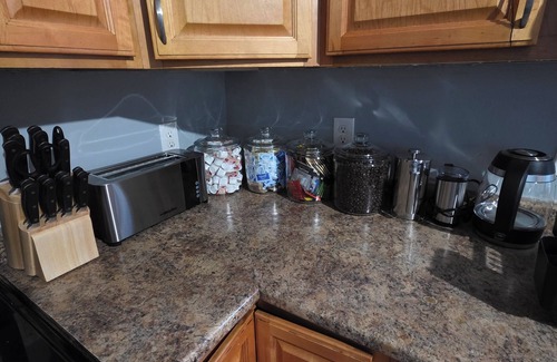 Chelsea Apartment | The Maverick Upstairs - Lux Apartment - Near Airport/Downtown - NEW!