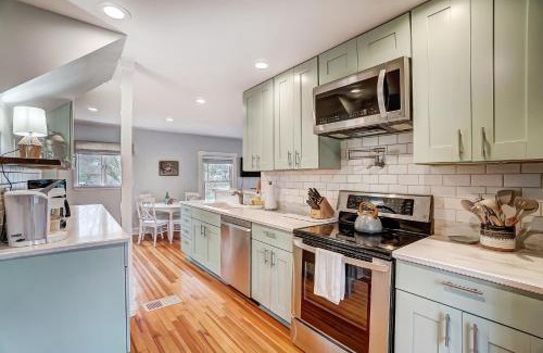 Bowling Green House | The Meeker House (Charming 3/4 Bedroom Home)