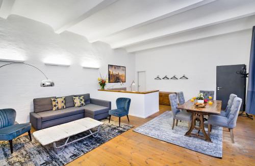 Mitte Apartment | The Melchior, Luxury Industry Loft in Mitte, group & family friendly, 2 bath rooms, big dining table, ideal for 4 - 6 Guests