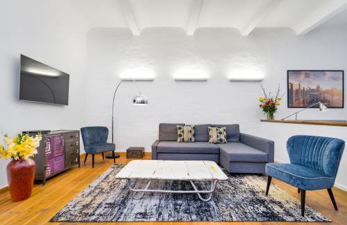 Mitte Apartment | The Melchior, Luxury Industry Loft in Mitte, group & family friendly, 2 bath rooms, big dining table, ideal for 4 - 6 Guests