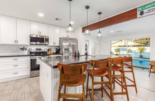 Tempe House | The Melrose @ ASU|Pool|Workspace|Firepit