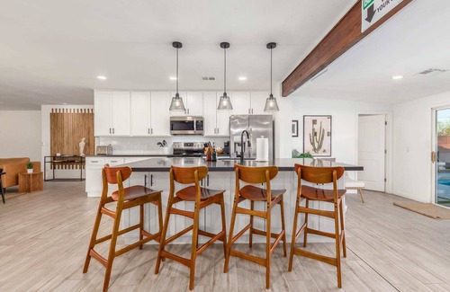 Tempe House | The Melrose @ ASU|Pool|Workspace|Firepit