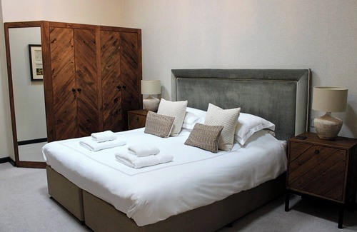 Tideswell Hotel | The Merchant's Yard