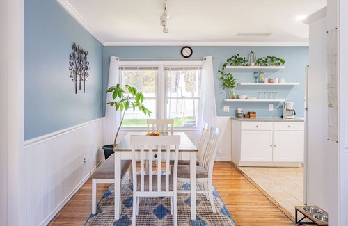 New Paltz House | The Meyer: spacious family home with hot tub minutes to downtown New Paltz