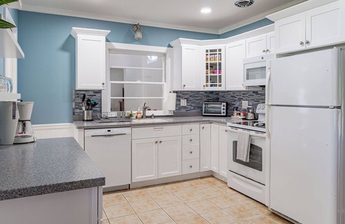 New Paltz House | The Meyer: spacious family home with hot tub minutes to downtown New Paltz