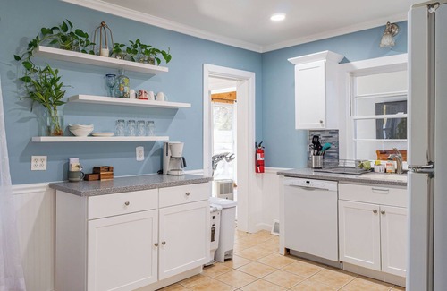 New Paltz House | The Meyer: spacious family home with hot tub minutes to downtown New Paltz