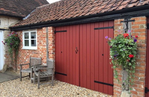 Devizes Cottage | The Milk House, beautiful dairy cottage, pet friendly and beautiful views