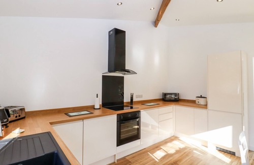 Abbess Roding House | THE MILKING PARLOUR, family friendly in Cranbrook, Kent