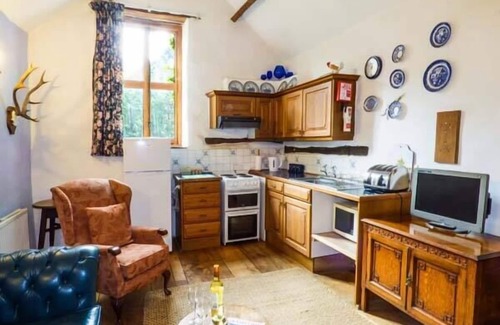 Fiddington Cottage | THE MILL, pet friendly, character holiday cottage in Bicknoller