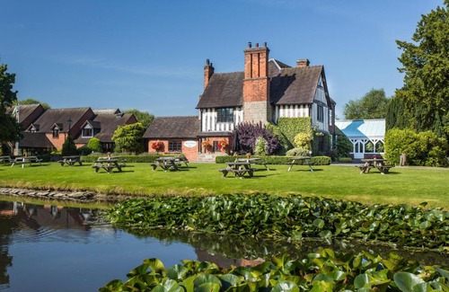 Acton Trussell Hotel | The Moat House