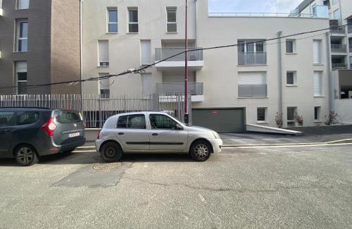 Bezons Apartment | The Modern Chic Haven, La Défense (16'), Parking