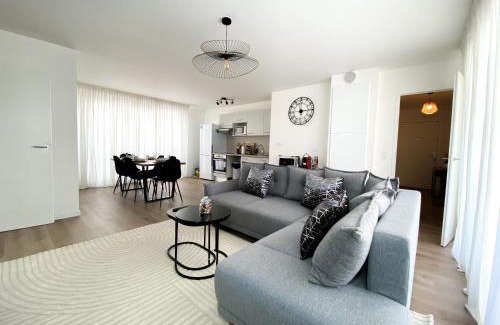 Bezons Apartment | The Modern Chic Haven, La Défense (16'), Parking
