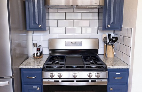 Norman House | THE MOJO DOJO! WALK TO CAMPUS! Beautiful remodel near OU - PET FRIENDLY