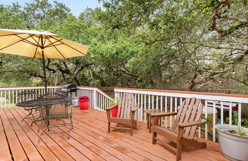 Canyon Lake Cottage | The Montview Cottage with Private Hot Tub & King Bed