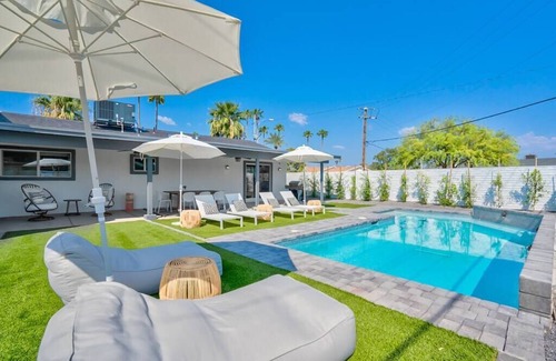 Scottsdale Estates Nine House | *The Monty* Stylish Old Town Oasis w/Private Pool