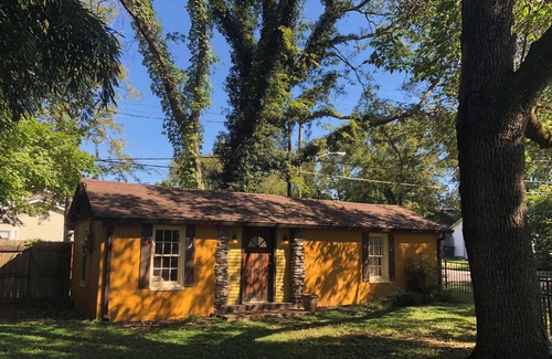 Sylvan Park Cottage | The Moon and the Stars Cottage- in Town!