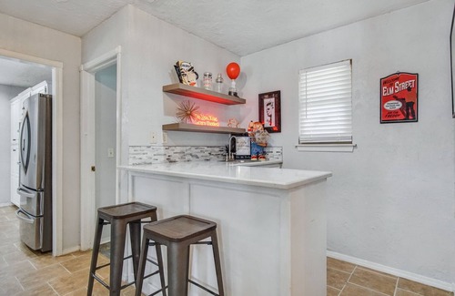 Moore House | The Moore Retreat - Quiet House with a Pool