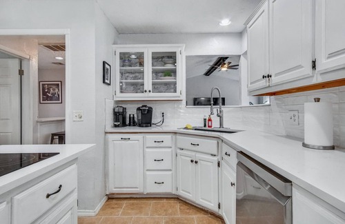 Moore House | The Moore Retreat - Quiet House with a Pool