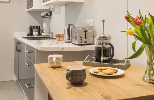 Plymouth Apartment | The Mount, 2 ensuite double rooms by The Royal William Yard