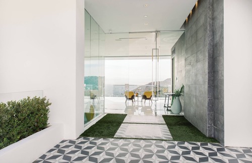 Hollywood Hills Villa | THE MULLHOLAND HIDEAWAY