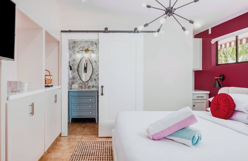 Warm Sands Hotel | The Muse Hotel | Palm Springs | Pool & Hot Tub!