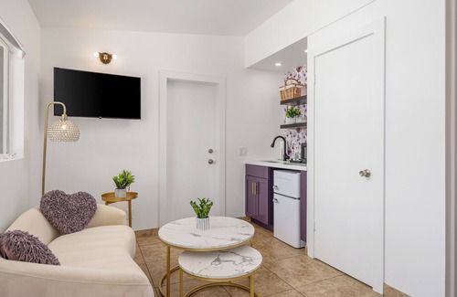 Warm Sands Hotel | The Muse Hotel | Palm Springs | Pool, Hot Tub, with FULL Kitchen | Suite 4!