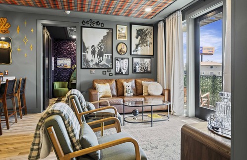 Nashville Apartment | The Nashville Lounge | 1.5 mi to Broadway