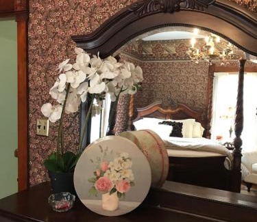 Nauvoo Bed & Breakfast | The Nauvoo Grand Bed & Breakfast