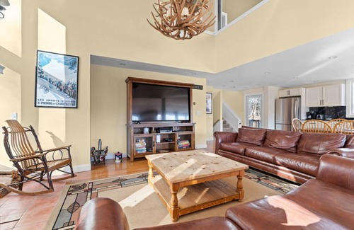 Central Vermont- Killington House | The Navillus House with Hot tub Slopeside & A/C