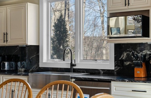 Central Vermont- Killington House | The Navillus House with Hot tub Slopeside & A/C