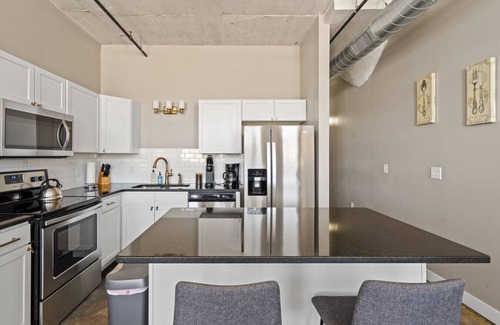 Downtown Apartment | The Nelson Lofts - Unit 6 (1 BR)